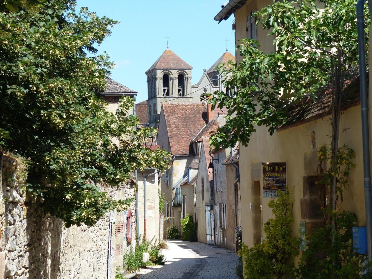 Ferienwohnung L'Atelier Du Chapeau Rouge Souvigny Exterior foto