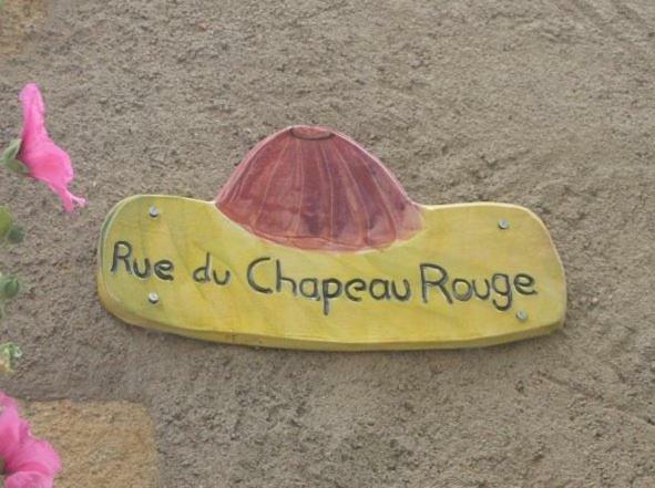 Ferienwohnung L'Atelier Du Chapeau Rouge Souvigny Exterior foto