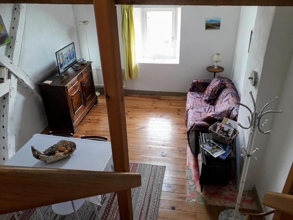 Ferienwohnung L'Atelier Du Chapeau Rouge Souvigny Exterior foto