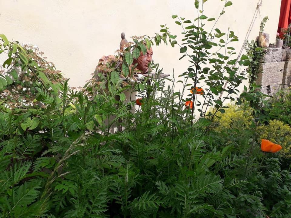 Ferienwohnung L'Atelier Du Chapeau Rouge Souvigny Exterior foto